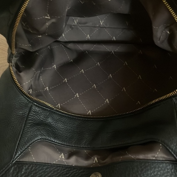 Vince Camuto lamb skin leather bag with double pockets - Picture 6 of 12